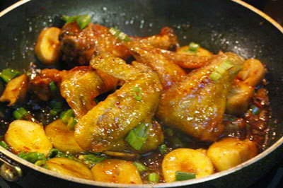 Vietnamese Cuisine - Cánh Gà Rim Nấm