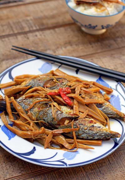 Braised Indian Mackerel Fish with Bamboo Shoots