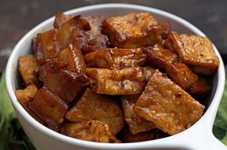 Braised Pork with Baby Tofu (Thịt Kho Đậu Hũ Non)