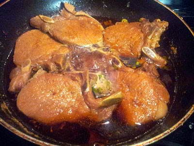 Caramelized Pork Ribs with Soy Bean - Sườn Cốt Lết Rim Xì Dầu