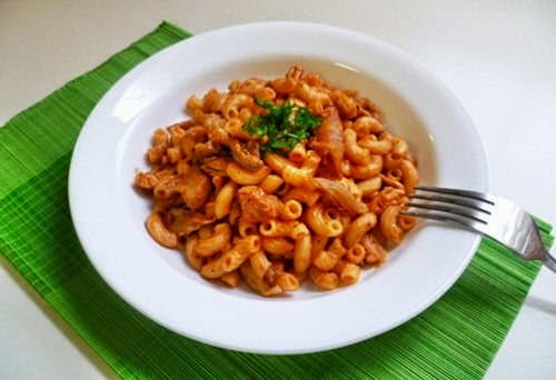 Chicken with Pasta in Tomato Sauce