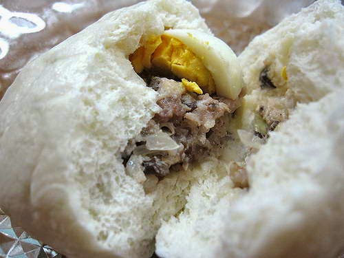 (Bánh Bao Nhân Thịt) - Dumplings with Pork Fillings