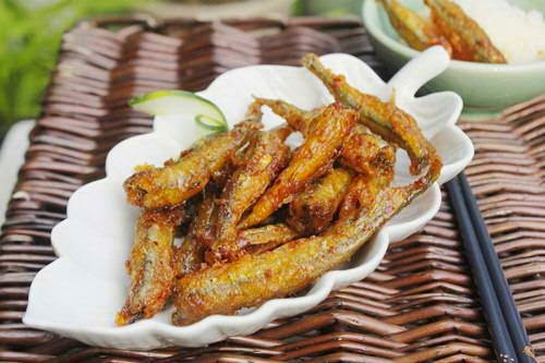 Fried Anchovy with Garlic and Chilli