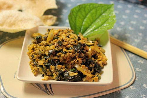 (Hến Xào Lá Lốt) - Fried Mussel with Lolot Pepper Leaves