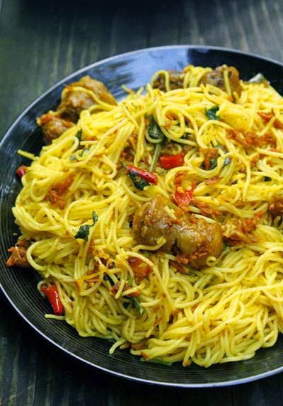 Fried Vermicelli with Saffron and Beef Tail