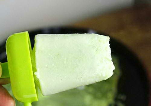 Green Rice Flakes Ice-cream (Kem Com)