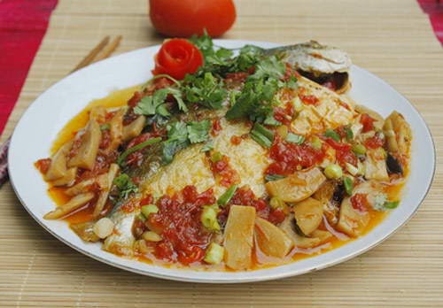 Simmered Fish with Mushrooms and Tomatoes Recipe