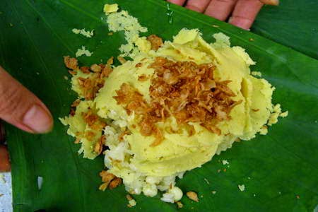 (Xôi ngô) - Steam Glutinous Rice with Corn